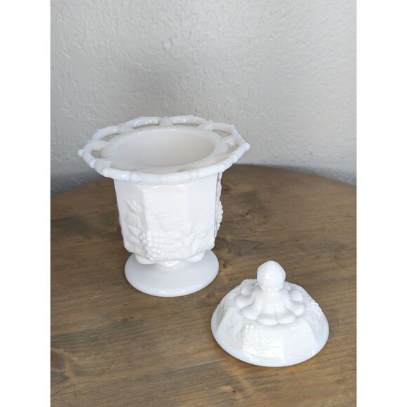 Vintage Set Westmoreland Milk Glass Lidded Sugar Bowl & Creamer Great Condition - Picture 11 of 11